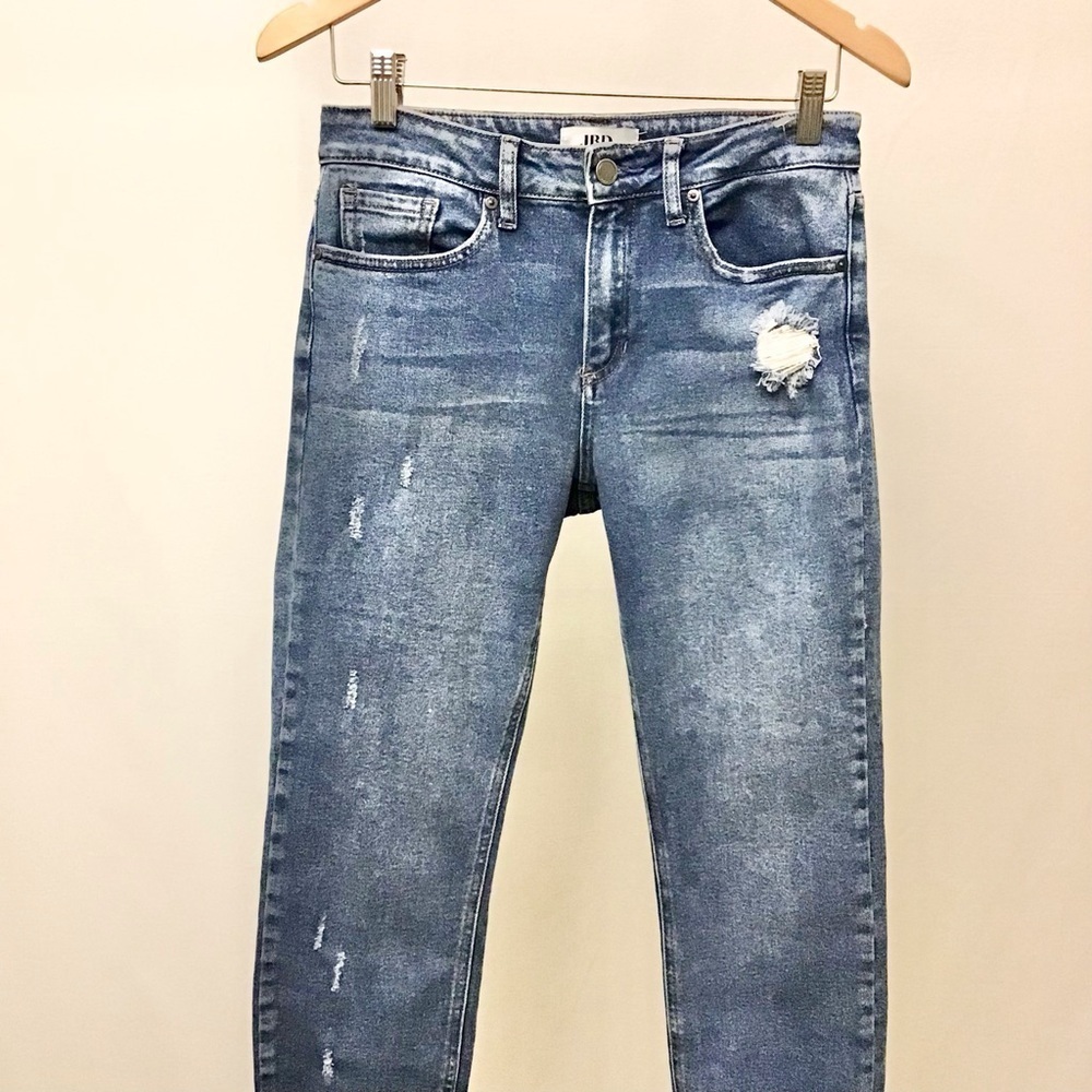 JBD. 27 Jeans Women’s Tapered Leg Distressed Frayed Hems Stretch Style DP443 - Picture 5 of 11